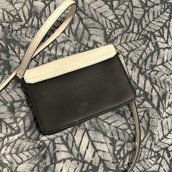Kate Spade ♠️ black and white crossbody. - Picture 2 of 4